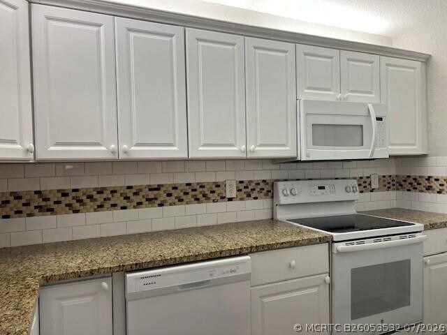 Building Photo - 2588 Riverside Dr