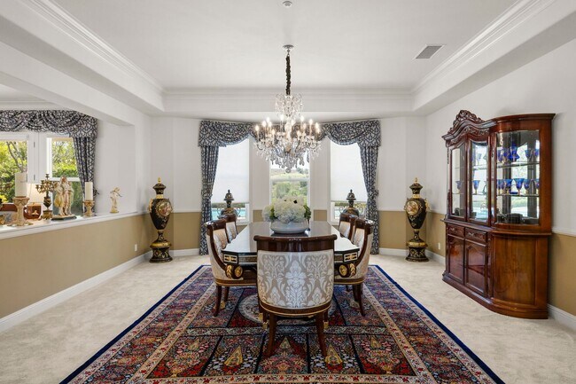 Building Photo - Exquisite Luxury Living in the Moorpark Co...