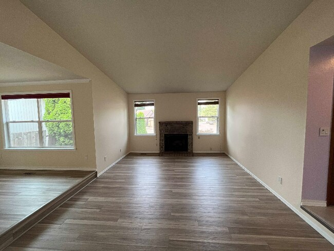 Foto del edificio - 15546 NW White Fox Dr