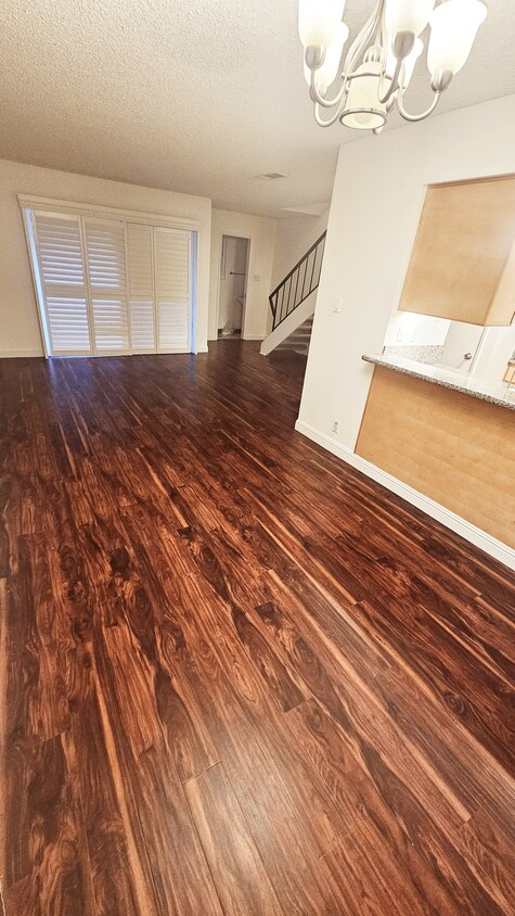 Foto principal - 5516 Roundtree Dr