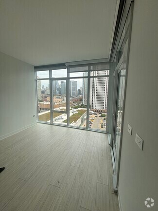 Building Photo - 740 W Fulton St