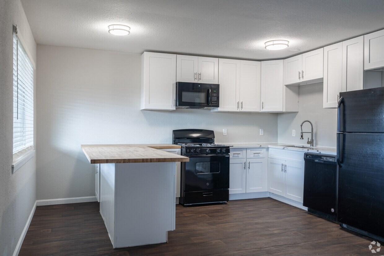 French Quarter Apartments in Alvin, TX