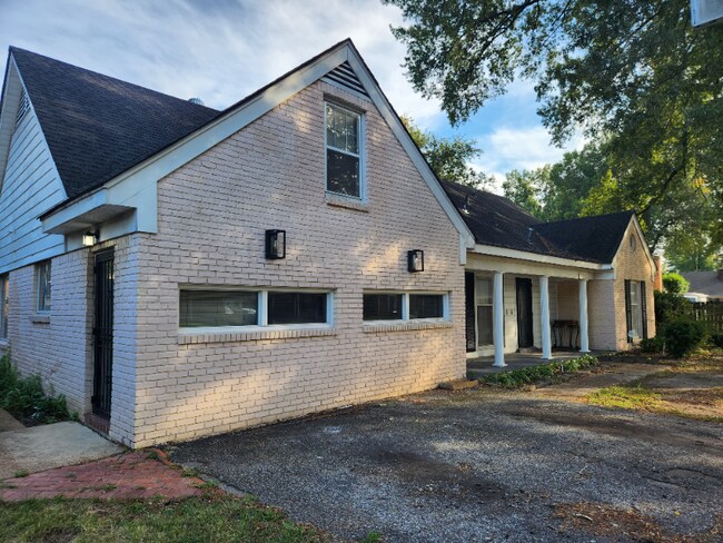 Foto del edificio - 3120 Darrow St