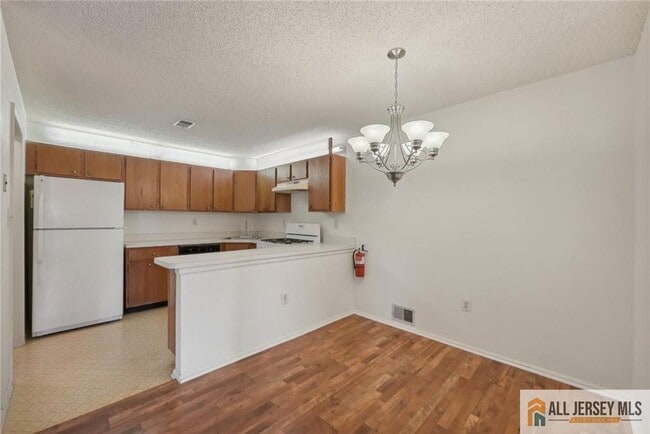 Foto del edificio - 28 Wycoff Way E