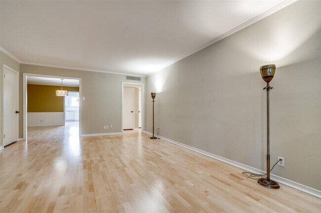 Foto del edificio - 6115 Averill Way
