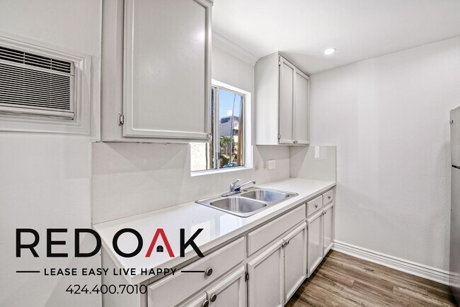 Foto del edificio - 6029 Carlton Way