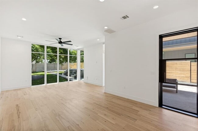 Foto del edificio - 1407 Valleyridge Dr