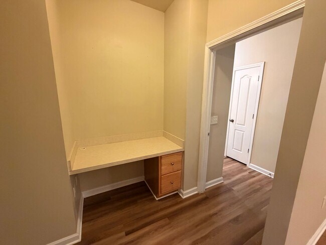 Building Photo - 2/2 Oakleaf Townhome! Amenities! Garage Parking!