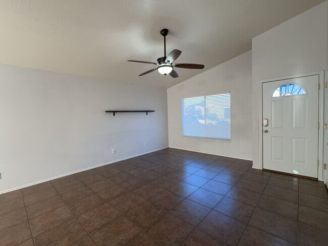 Building Photo - Very Nice 3 Bedroom 2 Bath House