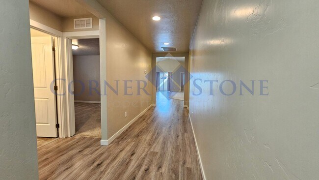 Building Photo - Spacious Home in Meridian!