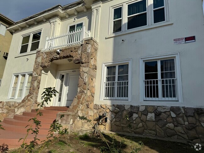 Building Photo - 420 S Berendo St