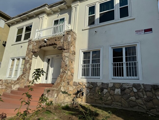 Building Photo - 420 S Berendo St