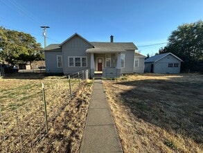 Building Photo - 614 SE Emigrant Ave