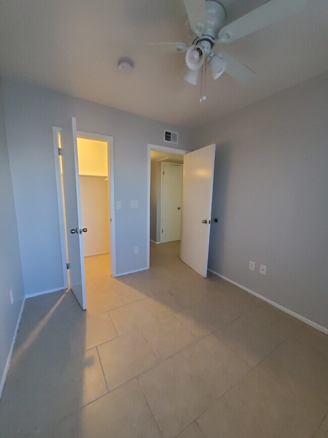 Building Photo - COMING SOON 2 Bed / 2 Bath – Updated – Pets Welcome – North Phoenix