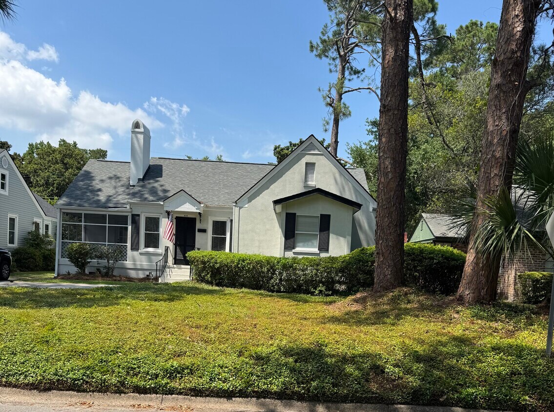 Foto principal - 630 Columbus Dr