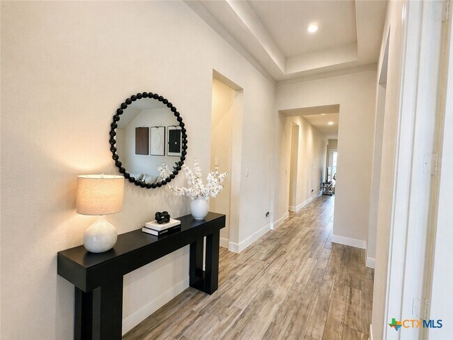 Foto del edificio - 1841 Windward Wy