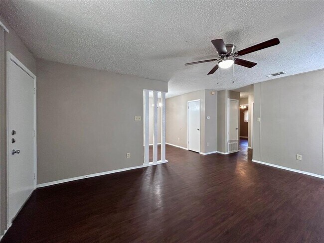 Building Photo - 1500 No Mor Cove