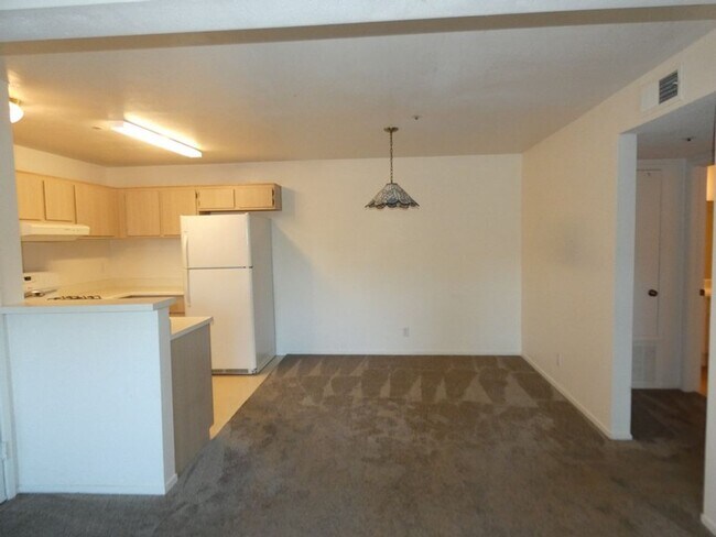 Foto del edificio - Bright and Fresh Downstairs 1 bedroom Condo at Las Palmas