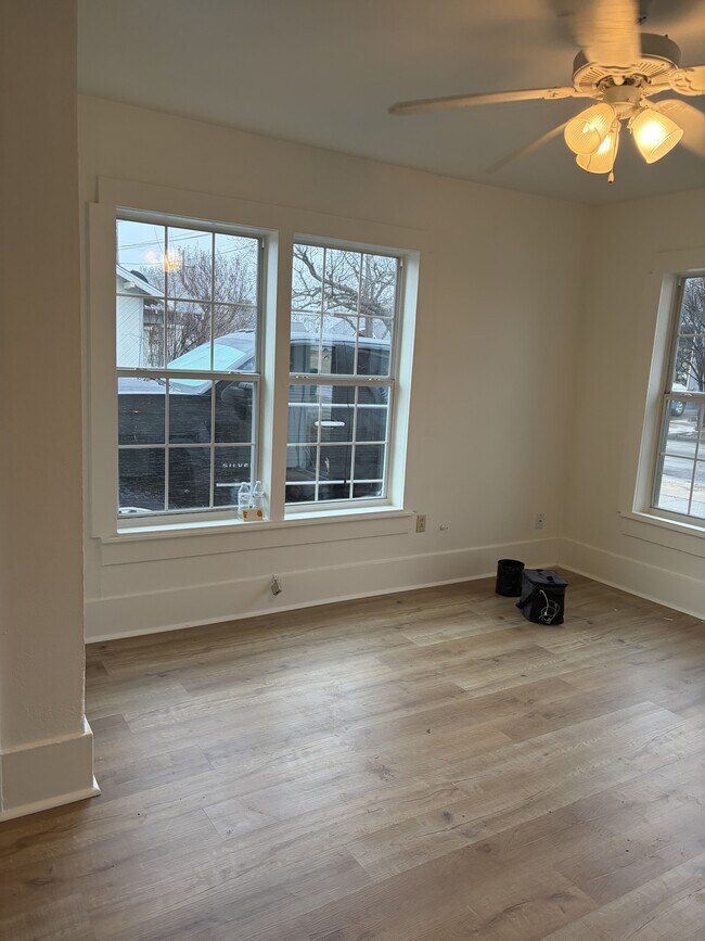 Building Photo - 467 N Paddock Ave