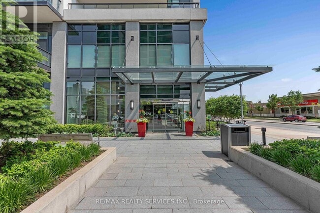 Building Photo - 3975-3975 Grand Park Dr