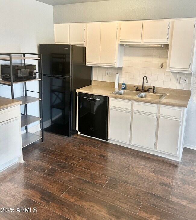 Foto del edificio - 1440 N Idaho Rd