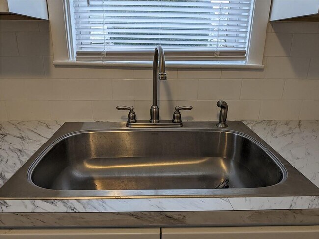 Foto del edificio - 127 Friendly Rd