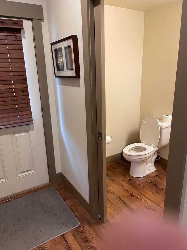 Foto del edificio - 504 Silverleaf Dr