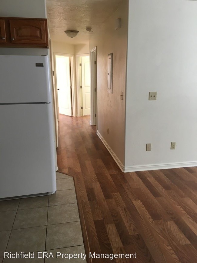 Building Photo - 797 50 N