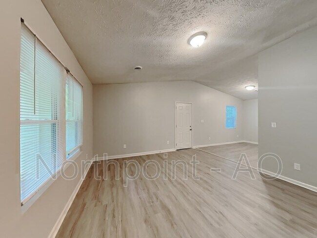 Building Photo - 8103 Flamingo Dr