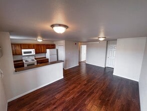 Building Photo - 2935 Aspen Dr