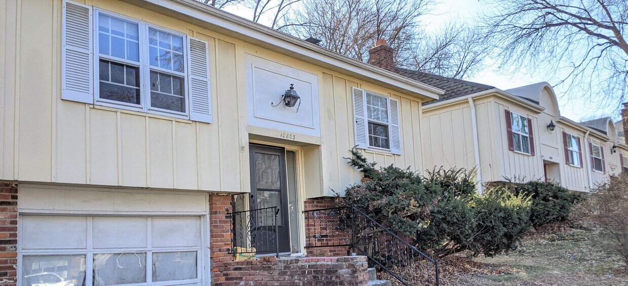 10803 W 90th Ter, Overland Park, KS 66214 Townhome Rentals in Overland Park KS