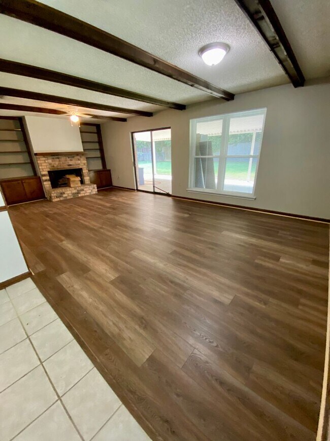 Foto del edificio - 1331 Knollhaven Dr