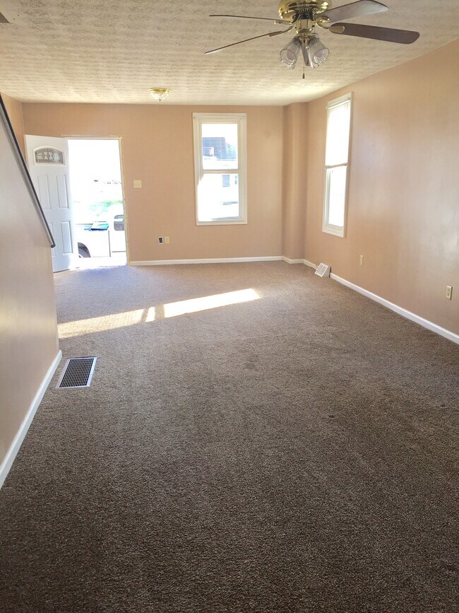 Living Rm - 83 Church st