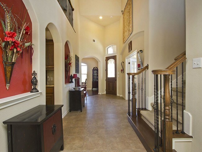 Foto del edificio - 271 Longmont Ln