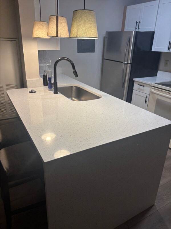 Foto del edificio - 732 Secret Harbor Ln