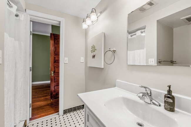 Interior Photo - 146 7th St NE