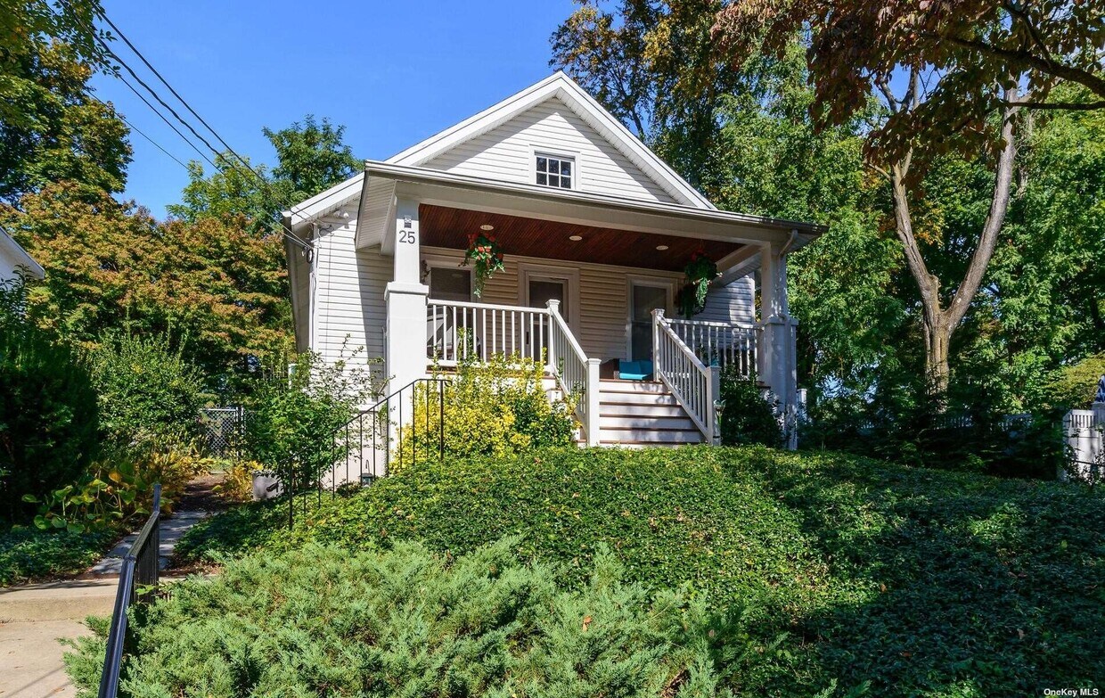 25 Cedar Ave, Locust Valley, NY 11560 House Rental in Locust Valley