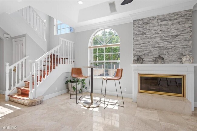 Foto del edificio - 4 br, 2.5 bath Townhome - 370 NE 7th Ave #...