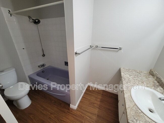 Building Photo - 10531-10154 154 St