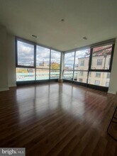 Building Photo - 401 Race St