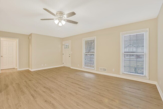 Building Photo - 3966 Admiral Dr