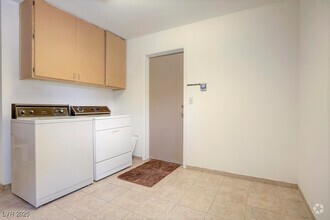 Building Photo - 3013 Sungold Dr