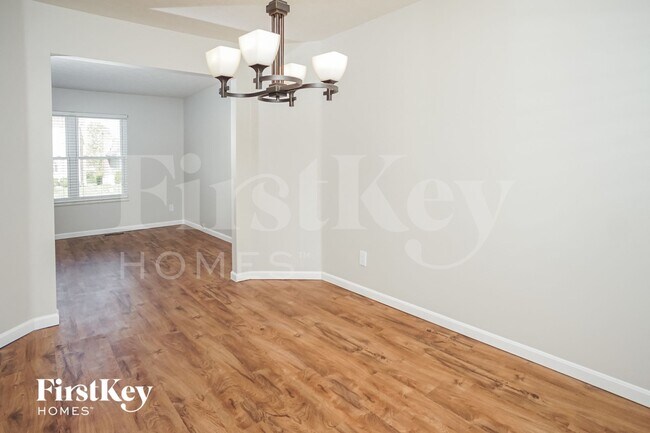 Building Photo - 935 Saffron Ln