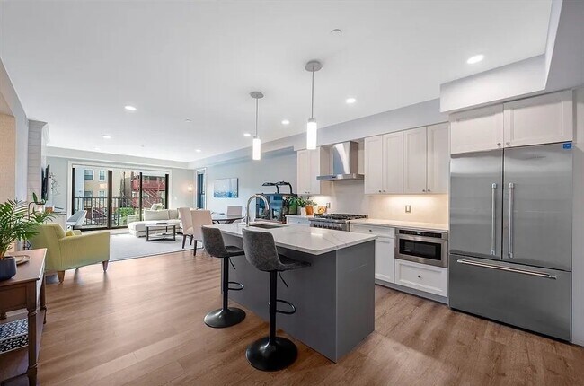 Foto del edificio - 765 E 3rd St