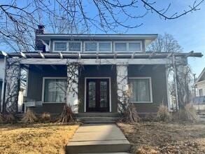 Building Photo - 810 S 35th St