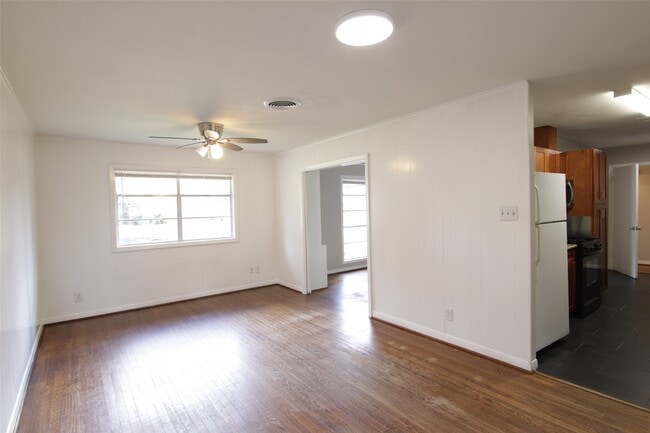 Foto del edificio - 6915 Edgemoor Dr