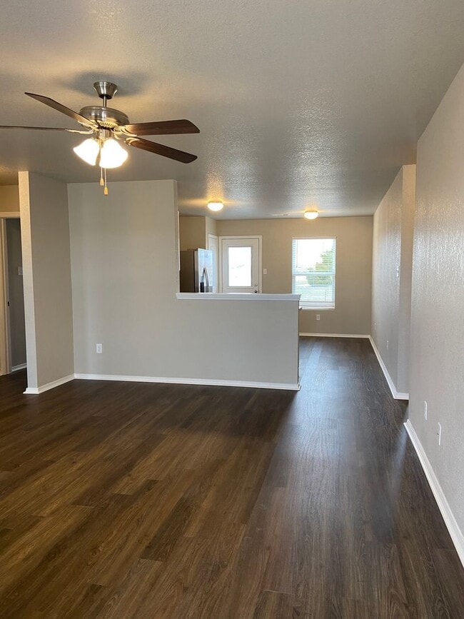 Building Photo - *Pre-leasing* Three Bedroom | Two Bathroom...