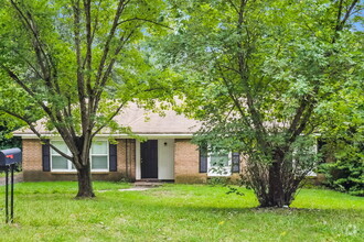 Building Photo - 221 Huntsmoor Dr