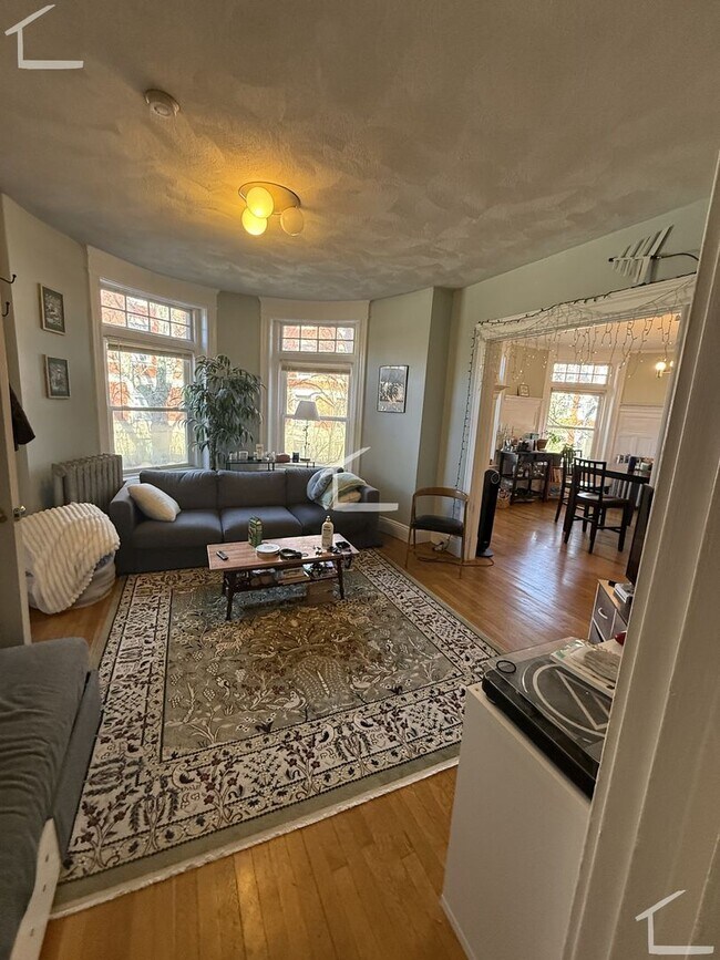 Foto del edificio - Amazing 4 bed 2.5 bath in Brookline...