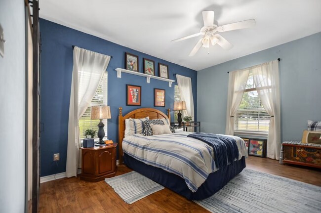 Building Photo - 1531 E Austin St